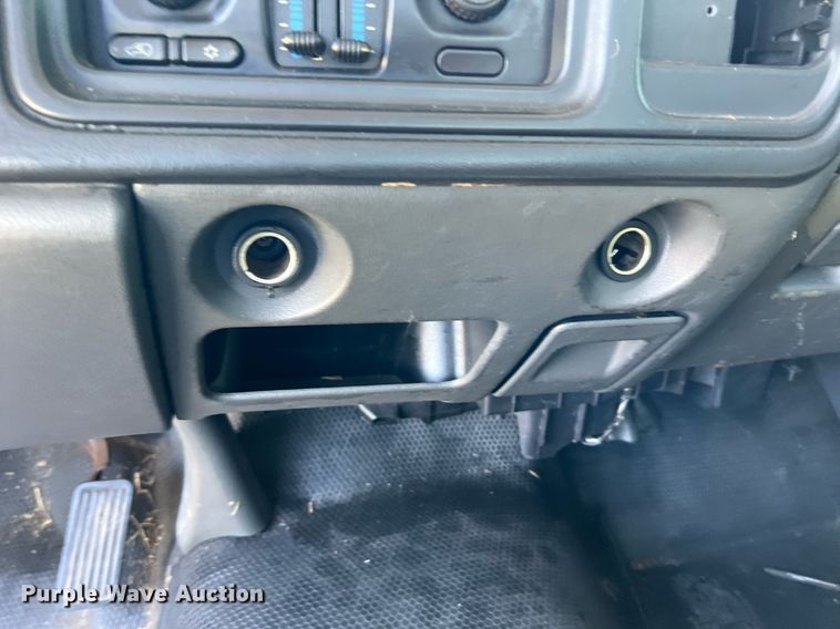 image for item MF9945 2005 Chevrolet Silverado 1500  pickup truck