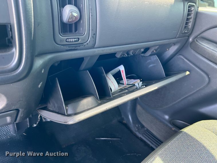 image for item MF9945 2005 Chevrolet Silverado 1500  pickup truck