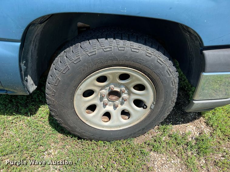 image for item MF9945 2005 Chevrolet Silverado 1500  pickup truck