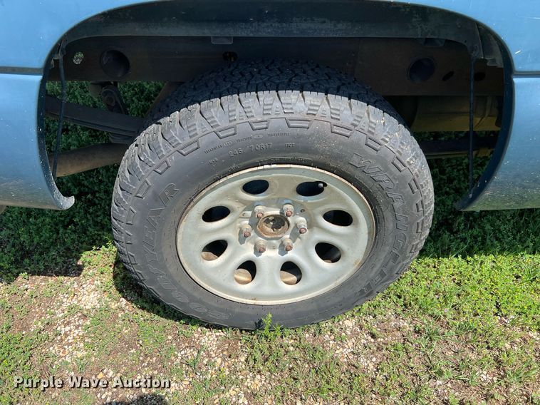 image for item MF9945 2005 Chevrolet Silverado 1500  pickup truck