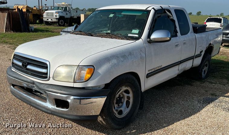 image for item MF9950 2001 Toyota Tundra SR5  Access Cab pickup truck