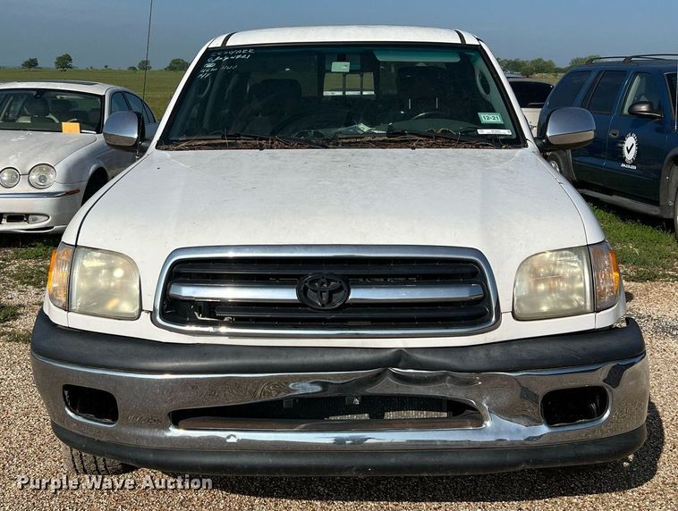 image for item MF9950 2001 Toyota Tundra SR5  Access Cab pickup truck