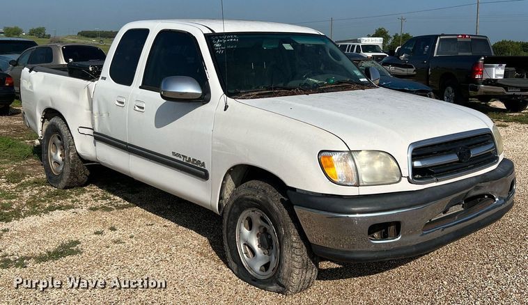 image for item MF9950 2001 Toyota Tundra SR5  Access Cab pickup truck