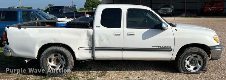 image for item MF9950 2001 Toyota Tundra SR5  Access Cab pickup truck