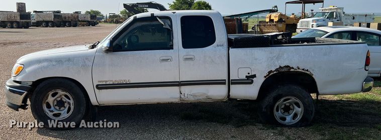 image for item MF9950 2001 Toyota Tundra SR5  Access Cab pickup truck