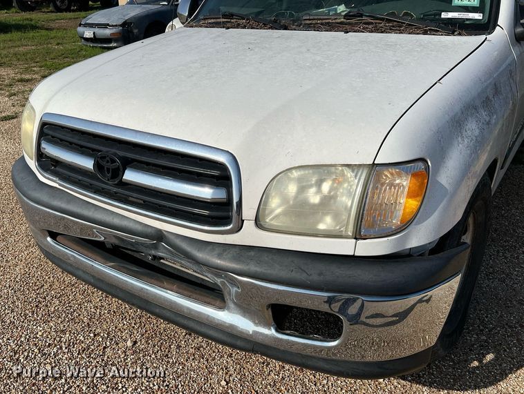 image for item MF9950 2001 Toyota Tundra SR5  Access Cab pickup truck