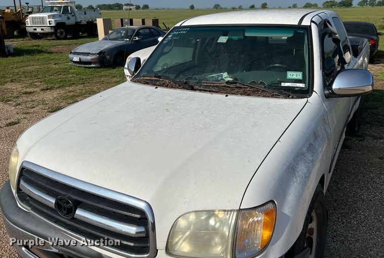 image for item MF9950 2001 Toyota Tundra SR5  Access Cab pickup truck