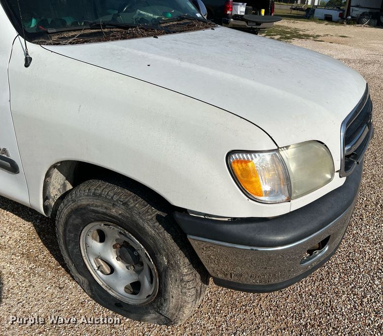 image for item MF9950 2001 Toyota Tundra SR5  Access Cab pickup truck