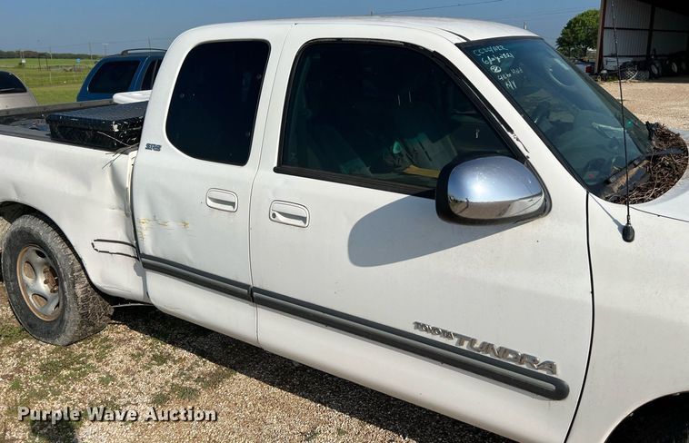 image for item MF9950 2001 Toyota Tundra SR5  Access Cab pickup truck