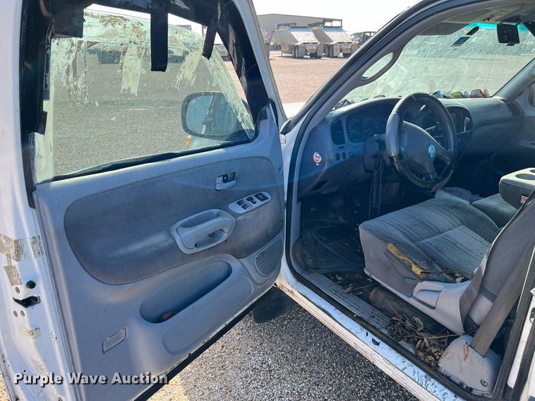 image for item MF9950 2001 Toyota Tundra SR5  Access Cab pickup truck