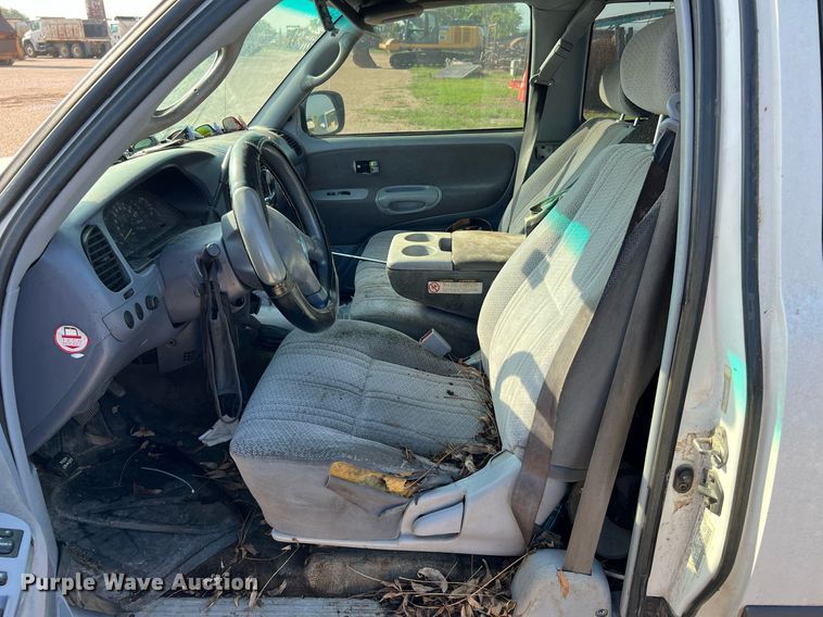 image for item MF9950 2001 Toyota Tundra SR5  Access Cab pickup truck