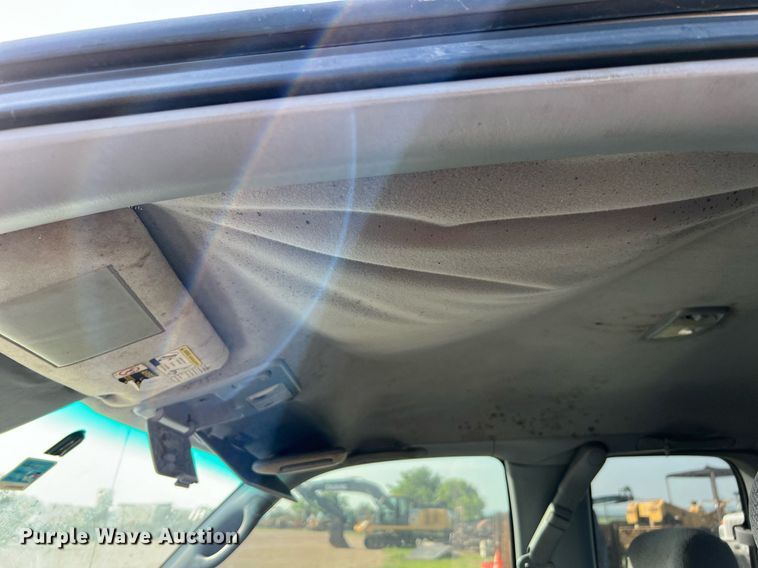 image for item MF9950 2001 Toyota Tundra SR5  Access Cab pickup truck