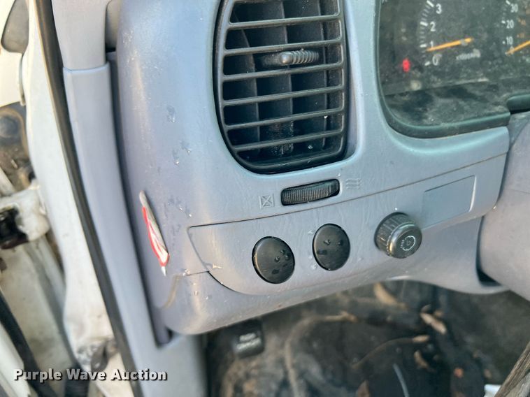 image for item MF9950 2001 Toyota Tundra SR5  Access Cab pickup truck