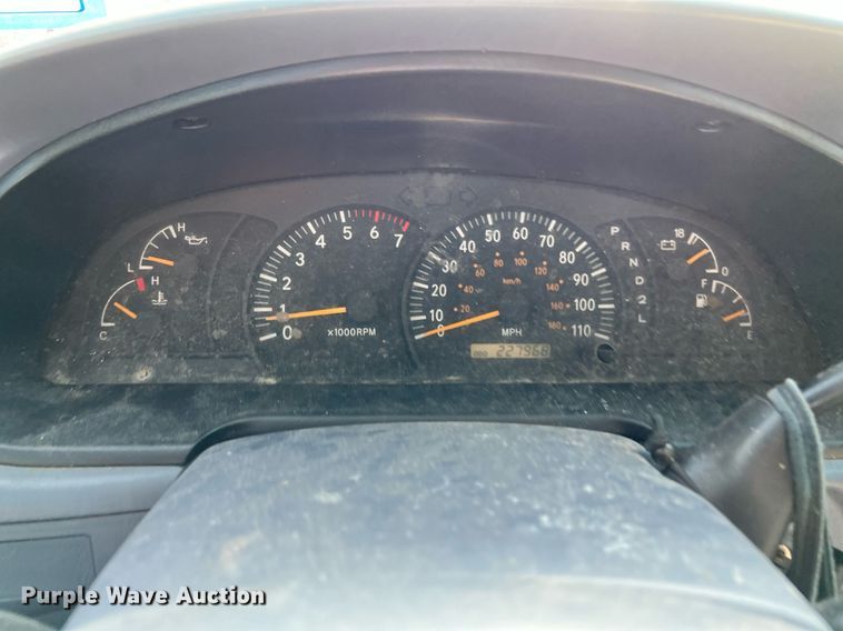 image for item MF9950 2001 Toyota Tundra SR5  Access Cab pickup truck