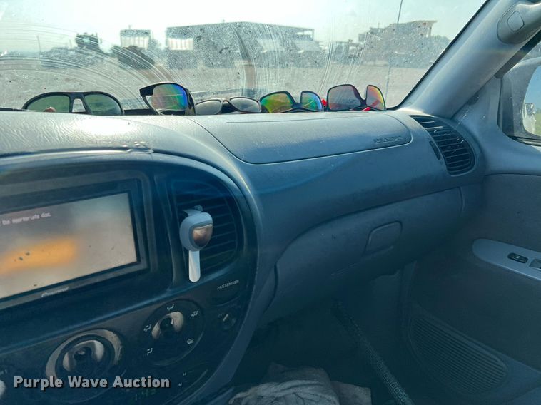 image for item MF9950 2001 Toyota Tundra SR5  Access Cab pickup truck