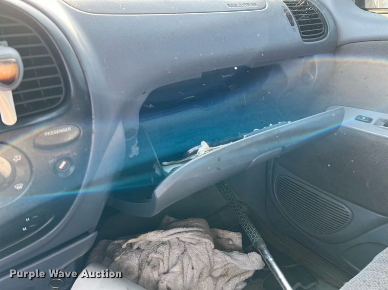 image for item MF9950 2001 Toyota Tundra SR5  Access Cab pickup truck