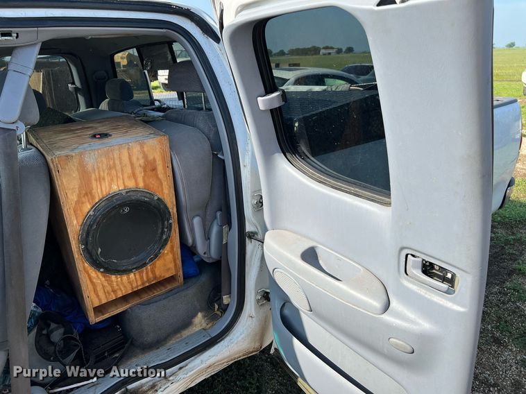 image for item MF9950 2001 Toyota Tundra SR5  Access Cab pickup truck