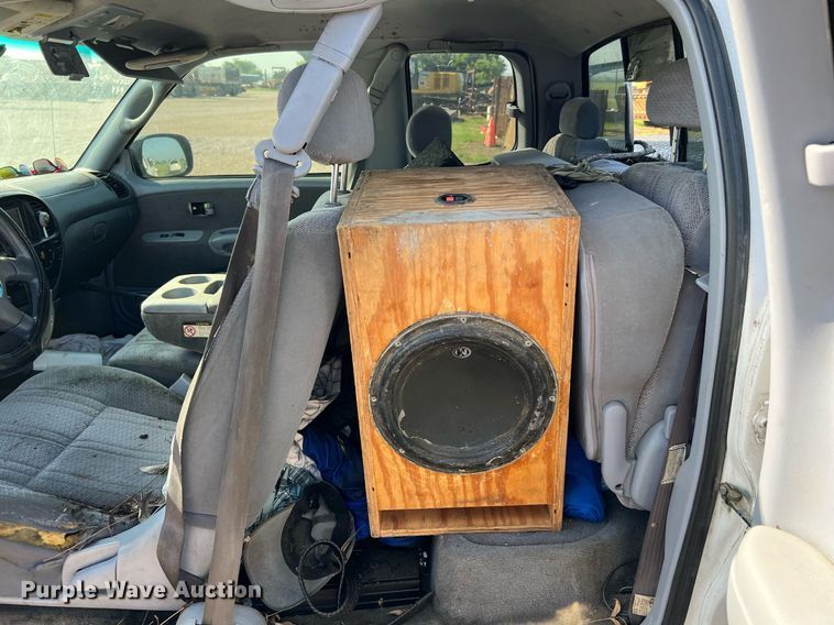 image for item MF9950 2001 Toyota Tundra SR5  Access Cab pickup truck