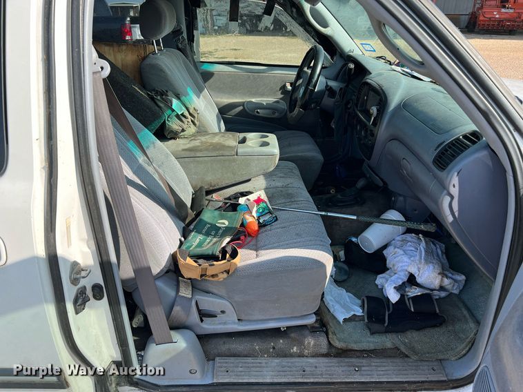 image for item MF9950 2001 Toyota Tundra SR5  Access Cab pickup truck