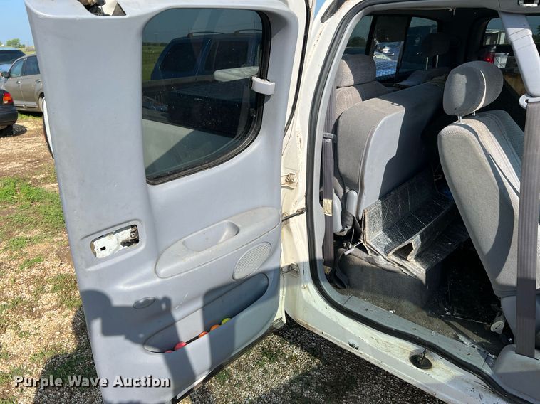 image for item MF9950 2001 Toyota Tundra SR5  Access Cab pickup truck