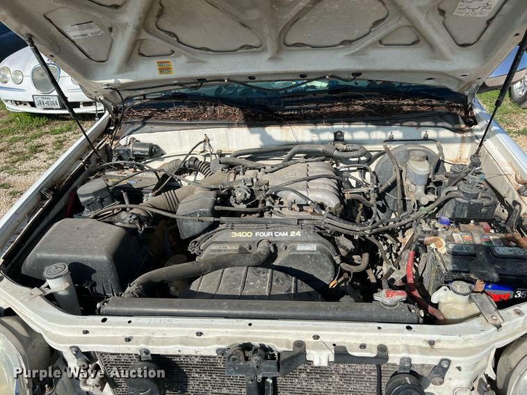 image for item MF9950 2001 Toyota Tundra SR5  Access Cab pickup truck