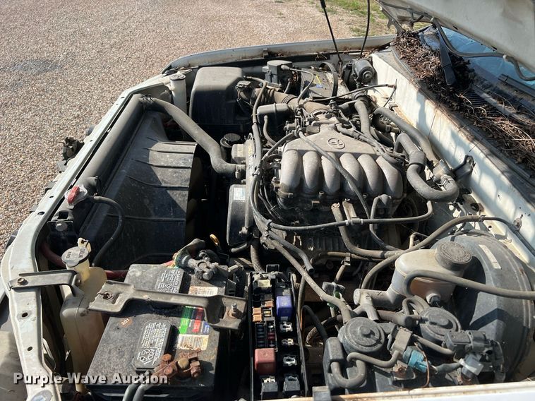 image for item MF9950 2001 Toyota Tundra SR5  Access Cab pickup truck