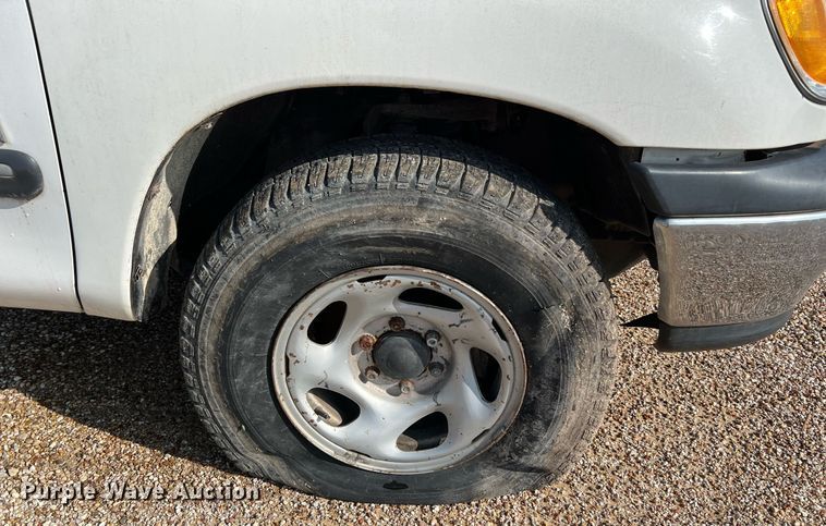 image for item MF9950 2001 Toyota Tundra SR5  Access Cab pickup truck