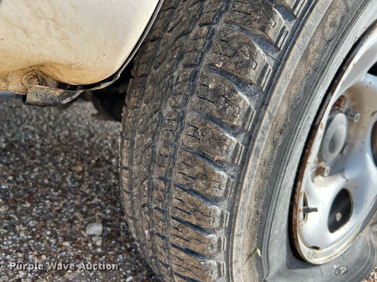 image for item MF9950 2001 Toyota Tundra SR5  Access Cab pickup truck