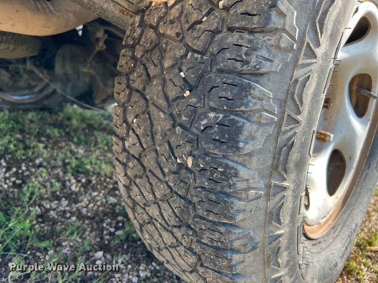 image for item MF9950 2001 Toyota Tundra SR5  Access Cab pickup truck