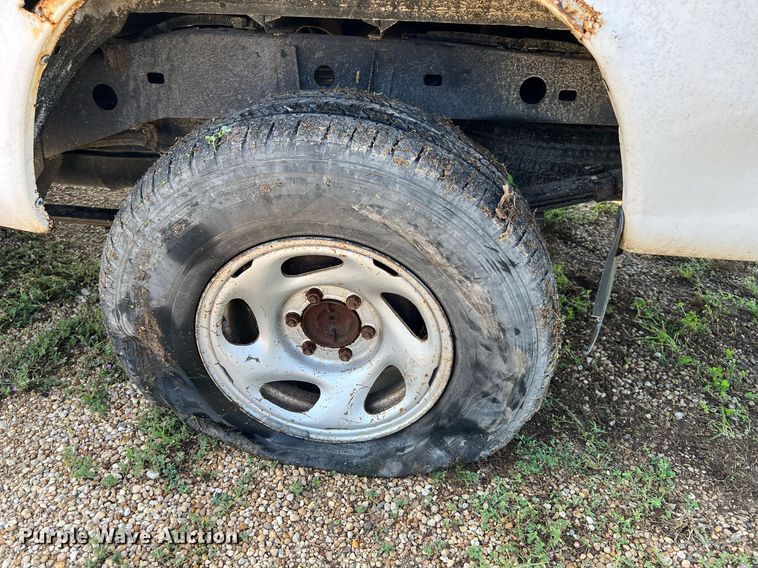 image for item MF9950 2001 Toyota Tundra SR5  Access Cab pickup truck