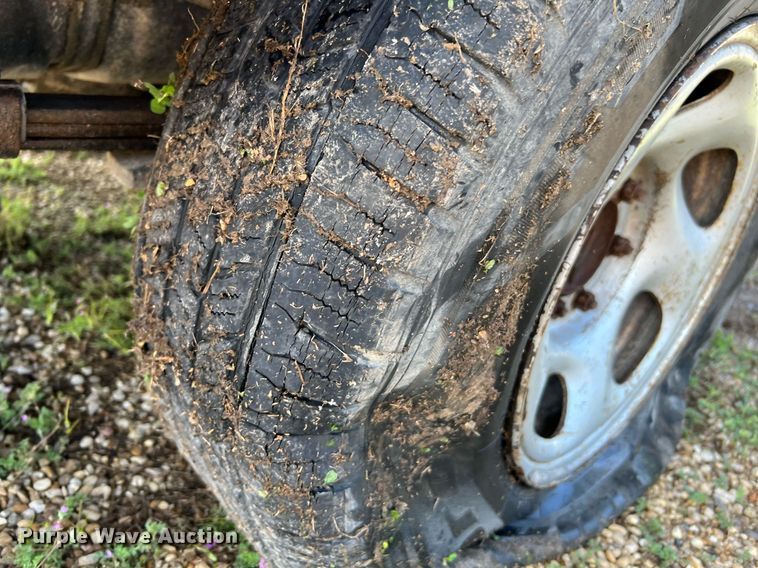 image for item MF9950 2001 Toyota Tundra SR5  Access Cab pickup truck