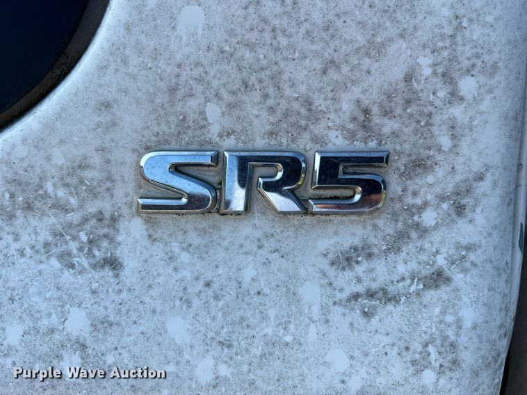 image for item MF9950 2001 Toyota Tundra SR5  Access Cab pickup truck