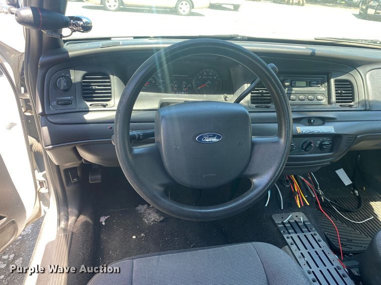 image for item MG9897 2008 Ford Crown Victoria Police Interceptor