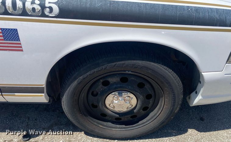 image for item MG9897 2008 Ford Crown Victoria Police Interceptor