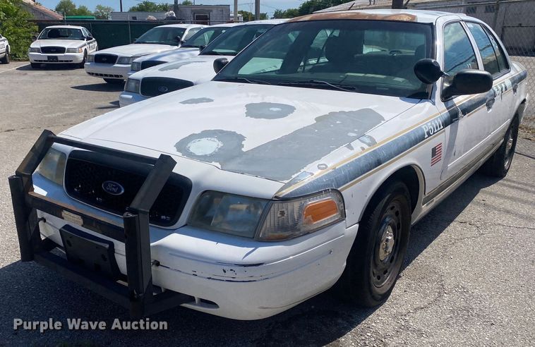 image for item MG9898 2005 Ford Crown Victoria Police Interceptor