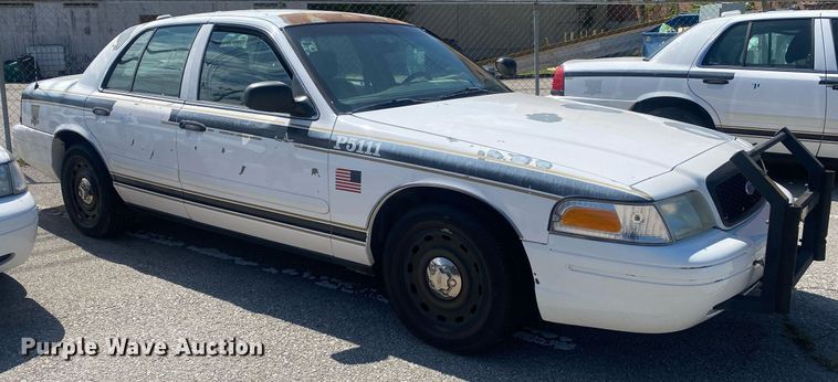 image for item MG9898 2005 Ford Crown Victoria Police Interceptor