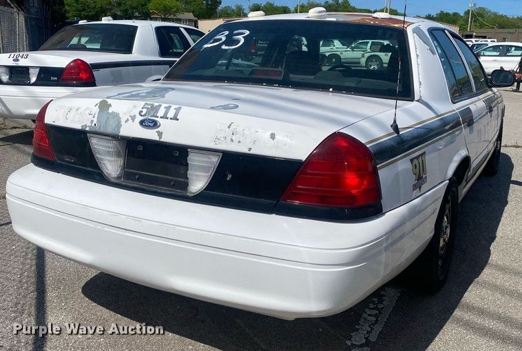 image for item MG9898 2005 Ford Crown Victoria Police Interceptor