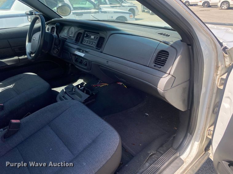 image for item MG9898 2005 Ford Crown Victoria Police Interceptor