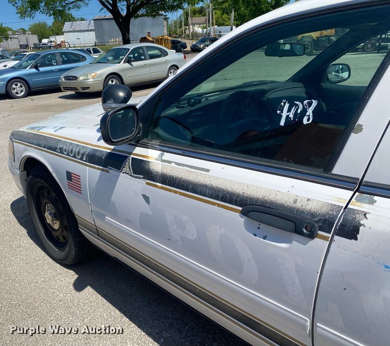 image for item MG9899 2006 Ford Crown Victoria Police Interceptor