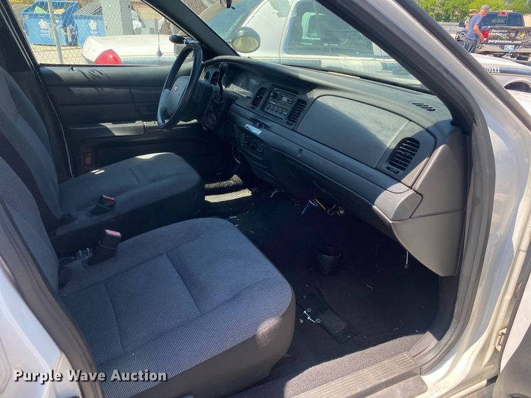 image for item MG9899 2006 Ford Crown Victoria Police Interceptor