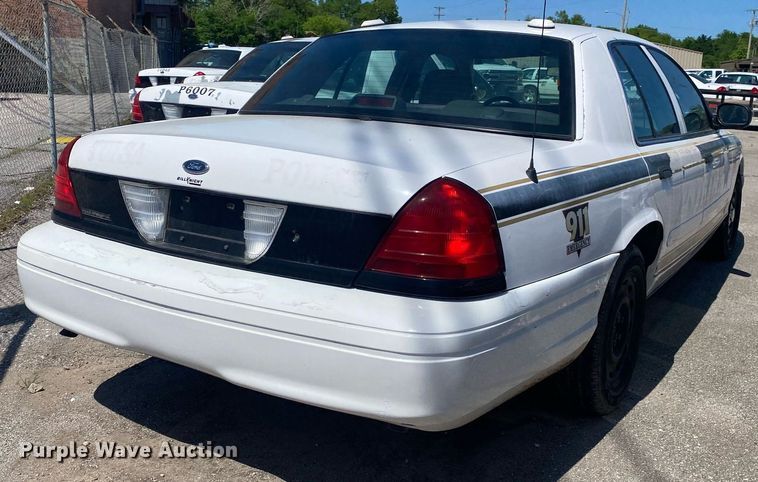 image for item MG9900 2005 Ford Crown Victoria Police Interceptor