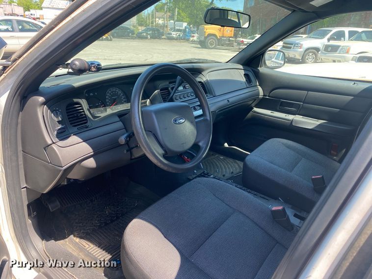 image for item MG9900 2005 Ford Crown Victoria Police Interceptor