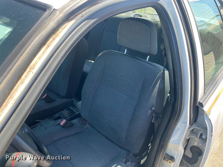 image for item MG9900 2005 Ford Crown Victoria Police Interceptor