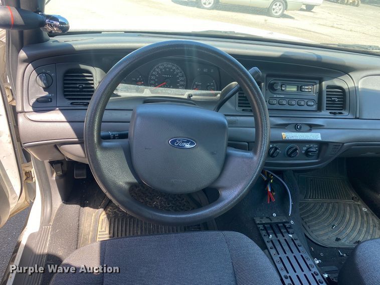 image for item MG9900 2005 Ford Crown Victoria Police Interceptor