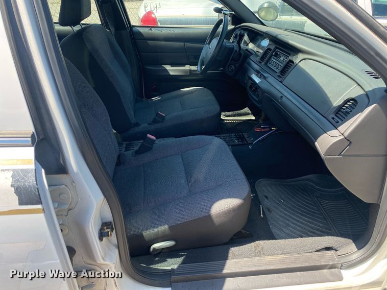 image for item MG9900 2005 Ford Crown Victoria Police Interceptor