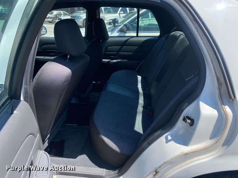 image for item MG9900 2005 Ford Crown Victoria Police Interceptor