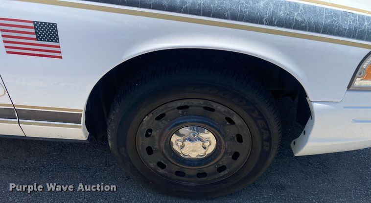 image for item MG9900 2005 Ford Crown Victoria Police Interceptor