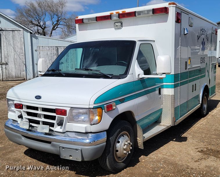 image for item ML9299 2000 Ford E-450 Super Duty  ambulance