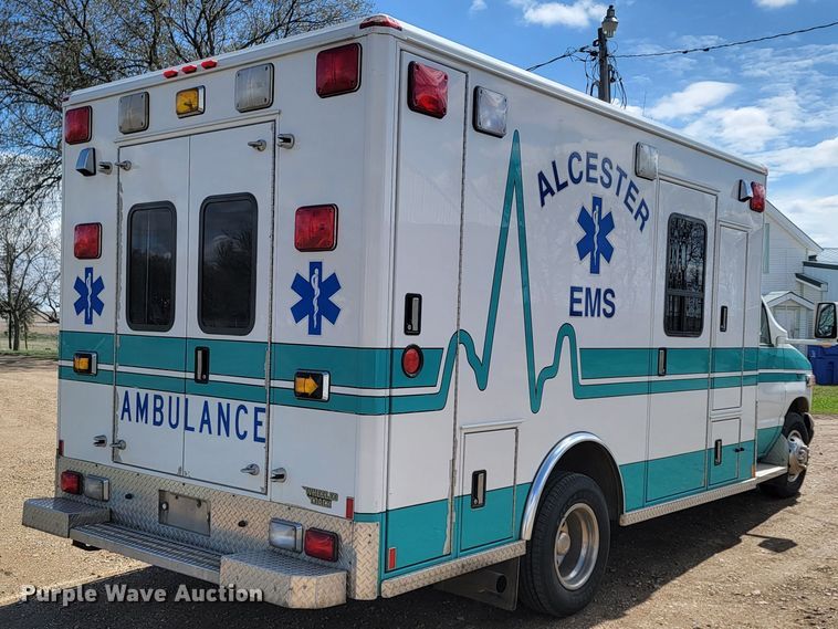 image for item ML9299 2000 Ford E-450 Super Duty  ambulance