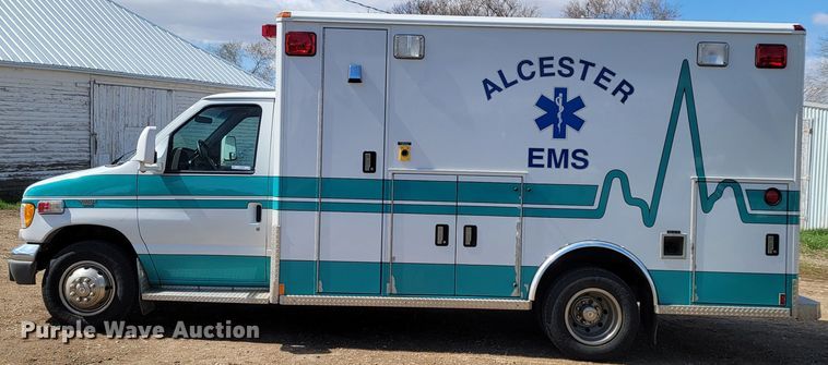 image for item ML9299 2000 Ford E-450 Super Duty  ambulance